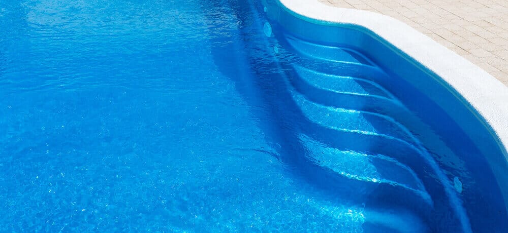 Revestimento para piscina: 8 materiais mais usados para o acabamento